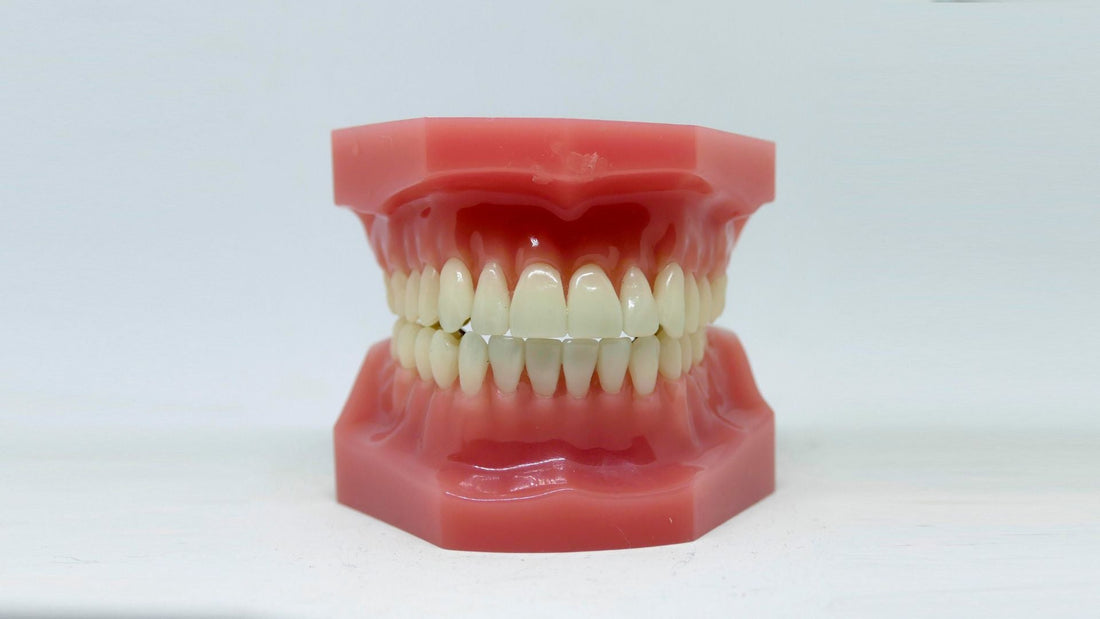 stained_teeth_with_nicotine_pouches